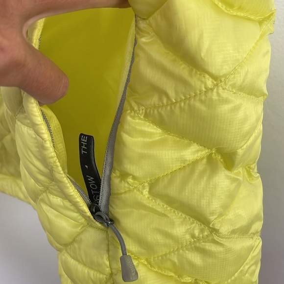 The North Face Size Small Neon Yellow Vest - Picture 4 of 6